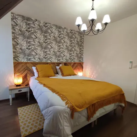 Aux Couleurs D'esteil Bed & Breakfast Sainte-Nathalène