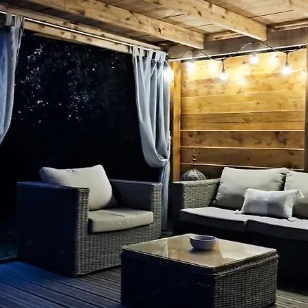 Aux Couleurs D'esteil Bed & Breakfast