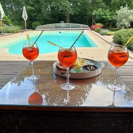 Aux Couleurs D'esteil Bed & Breakfast