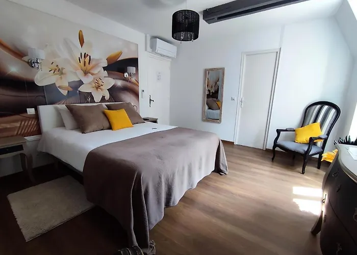 Aux Couleurs D'esteil Bed & Breakfast