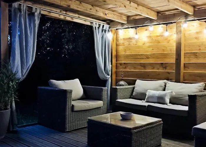 Aux Couleurs D'esteil Bed & Breakfast