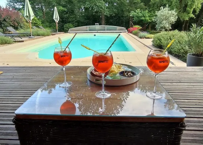 Aux Couleurs D'esteil Bed & Breakfast